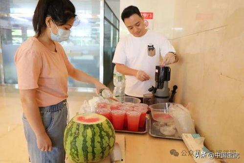 丰泽万达吃瓜事件视频,一场引发热议的街头冲突瞬间